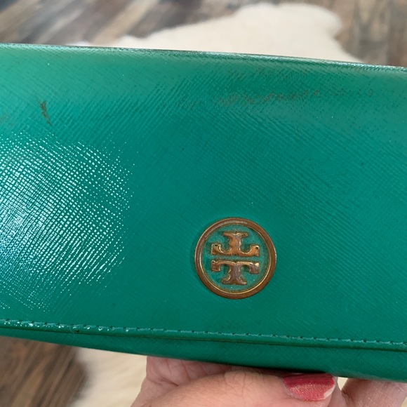 Tory Burch Teal Patent Leather Envelope Wallet - Picture 4 of 8